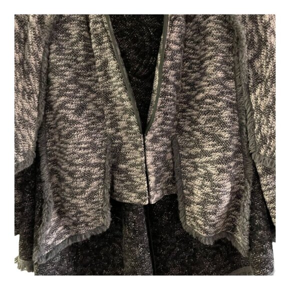Lagence Size XS Draped Knit Poncho Sweater Fringe Edges Gray Black Cape - Picture 8 of 10